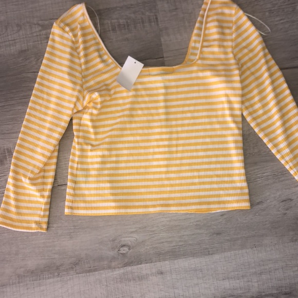 🔴 NWT crop top - Picture 4 of 4